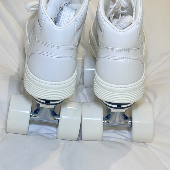 CHANEL 24C White CC Hightop Roller skates Complete Set Size 38 - Picture 5 of 16